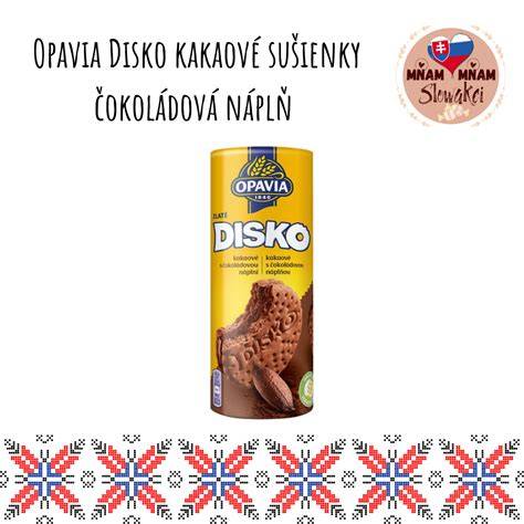 Obrázok vrstvenia lasagní: sušienky, čokoládová náplň, banány a krém.