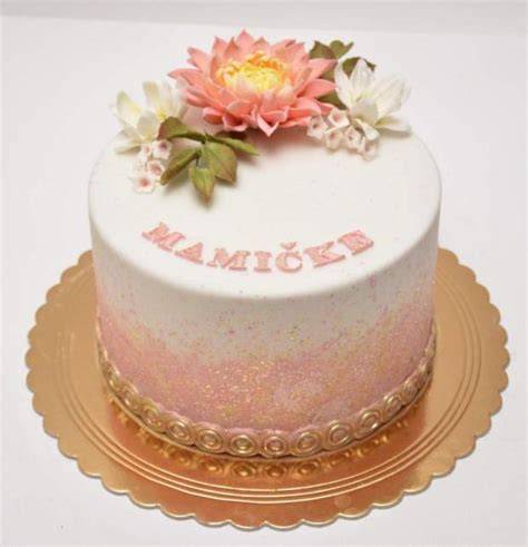 Elegantná torta pre mamu s kvetinami