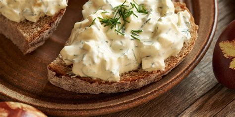 Ingrediencie na vajíčkovú nátierku s mascarpone