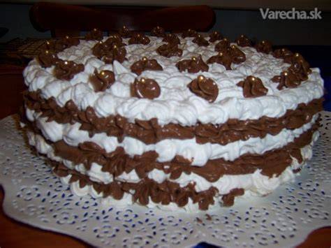 Penová torta na štípe s jemnou textúrou po vychladení