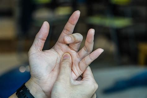Ilustrácia finger testu a odhadu prepečenia