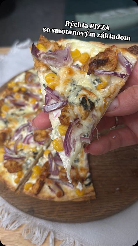 Infografika: vrstvy pizze so smotanovým základom a ich vzájomné pôsobenie