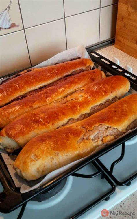 Krémová plnka a vrstvy s kakaovou a orechovou plnkou