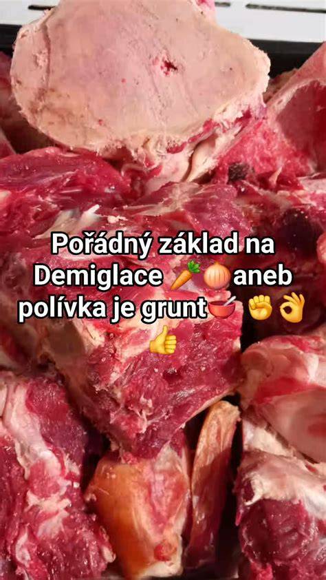 Príprava hovädzieho vývaru: opečené kosti a zelenina pre intenzívnu farbu a arómu