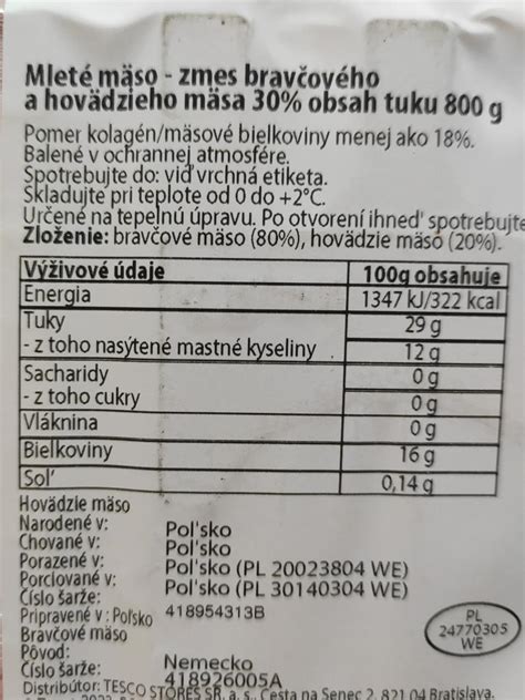 Infografika porovnania nelúpaných a lúpaných konopných semienok: nutričné hodnoty, obsah vlákniny, použitie