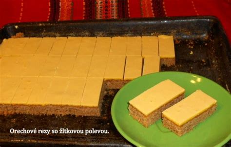 Obrázok: Orechový korpus so žĺtkovou polevou