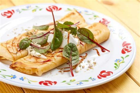 tagimg: obrazok palacinky so šunkou, syrom a rukolou