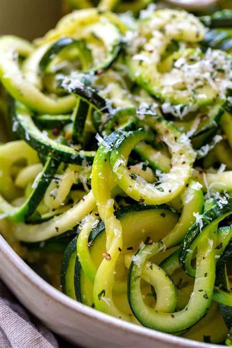 Cuketové špagety s cesnakom a parmezánom - vizuálny náhľad