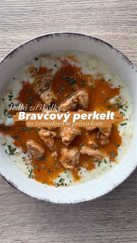 Obrázok s tradičným fazuľovým prívarkom na stole