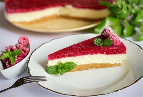 Obrázok: malinový nepečený cheesecake s ovseným základom