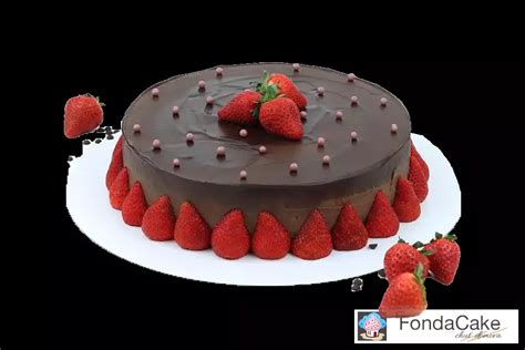 Čokoládovo jahodová torta - vrstva a dekor