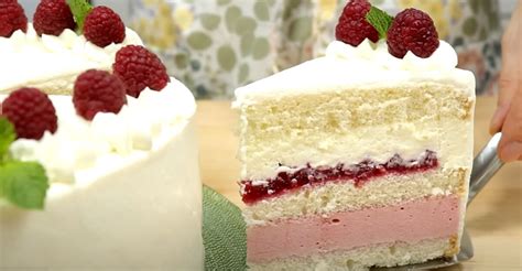 Torta s ríbezľami a krémom z mascarpone