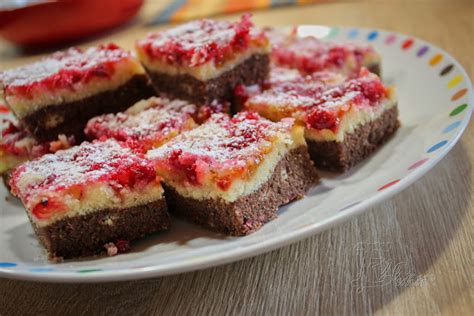 Koláč v tvare srnčieho chrbta s ríbezľami