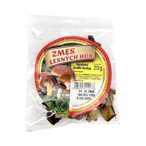 Sušené huby a zeleninová zmes na kuchynskom stole