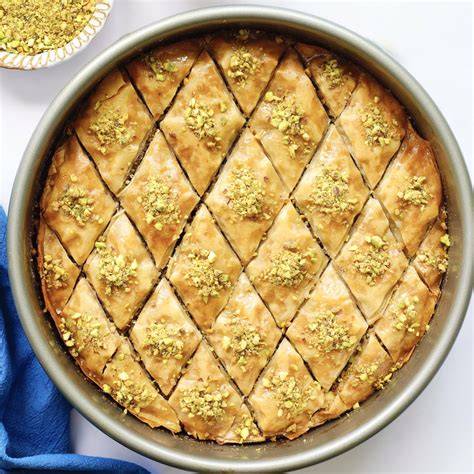 Baklava a ananásová kreácia s pistáciou
