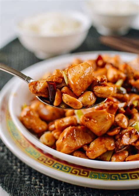 Ilustrácia: Čínske kuchynské techniky: wok, marinovanie, a zložky na Kung Pao