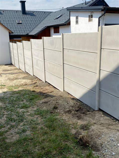 Ilustrácia: 3D panelový plot s nosmi v tvare V a bez V prelís