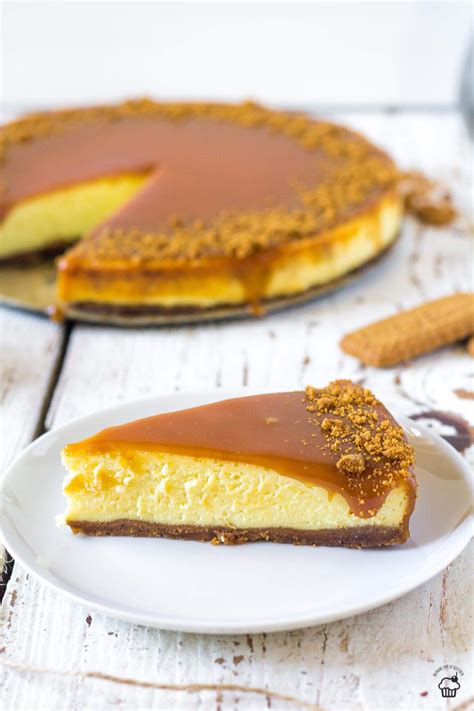 Základ cheesecaku z rozdrvených sušienok a masla