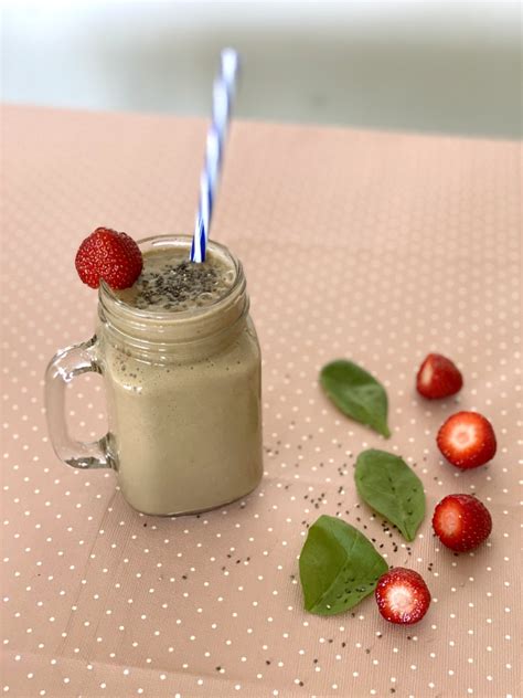 Rozmixované smoothie s kokosovým mliekom