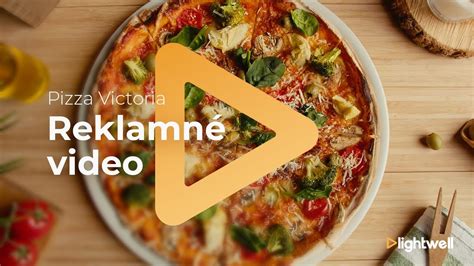 Fotografia kompletného vybavenia pre pizzériu