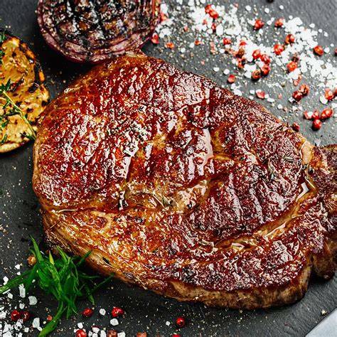 Rump steak - vizuál ukazujúci kus mäsa so štíhlejším vláknom a tmavšou farbou