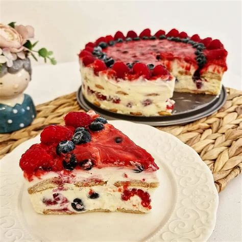 Hotová torta z mascarpone s ovocím