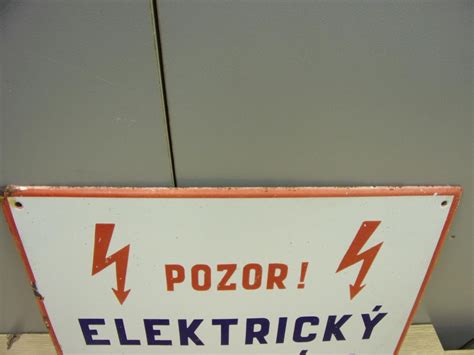 Zmrzlinár Ťazim s bicyklovým predajným pultom v Trenčíne, cca 1970