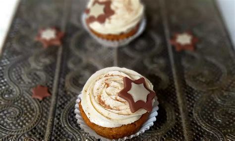 Jedlá dekorácia cupcakes s kakaovým fondánom