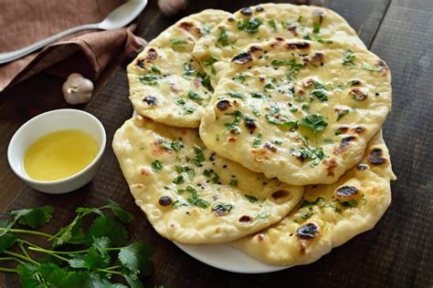 Pečený naan na panvici