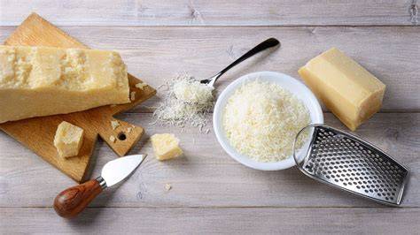 Infografika: Porovnanie syrov vhodných na špagety (parmezán, pecorino, gorgonzola, fontina)