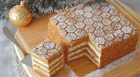 Medová torta s kyslou smotanou