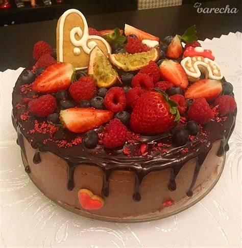 inšpiratívny obrázok torty s ganache a ovocím