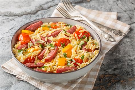 Infografika: prehľad druhov cestovín a ich pôvodov (orzo, risoni, frigola, kritharaki, tarhoňa)