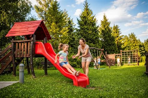 Infografika: Záhradné aktivity pre deti počas roka