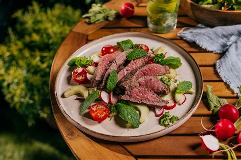 šírka obrázka: rump steak na panvici
