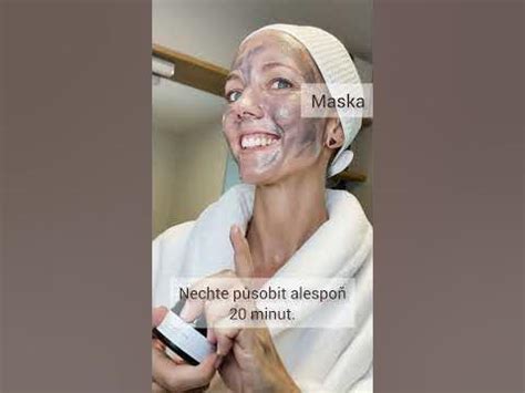 Žena s pleťovou maskou z tvarohu