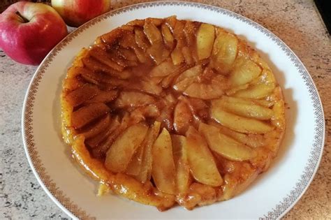 Obrátený jablkový koláč (Tarte Tatin) - vizuál