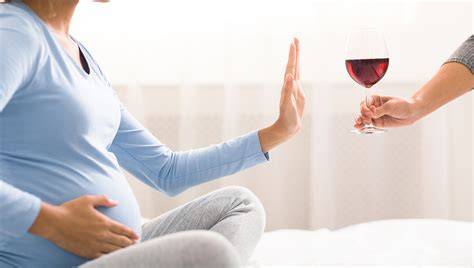 Infografika: Riziká alkoholu a drobné opatrenia v tehotenstve