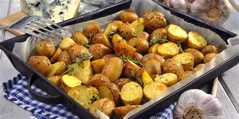 Chrumkavé pečené zemiaky s parmezánom a cesnakom
