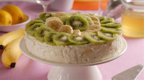 Vrstvenie nepečenej tvarohovej torty