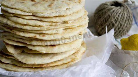 Infografika o postupe kysnutia a pečenia pita chleba