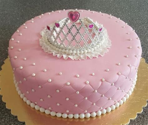 Obrázok: Dievčenská torta s korunkou