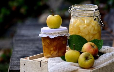 Infografika: ingrediencie a kroky na jablkový kompót