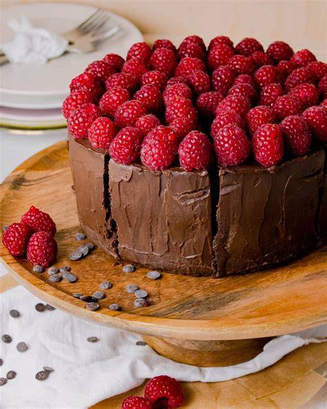 TagImg: Chic čokoládová torta s elegantným zdobením
