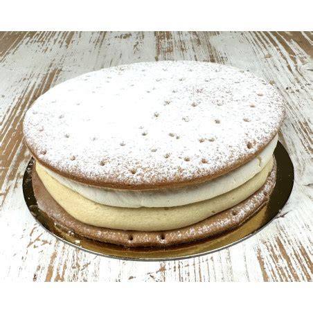 Infografika: základné pravidlá krájania torty a potrebné nástroje