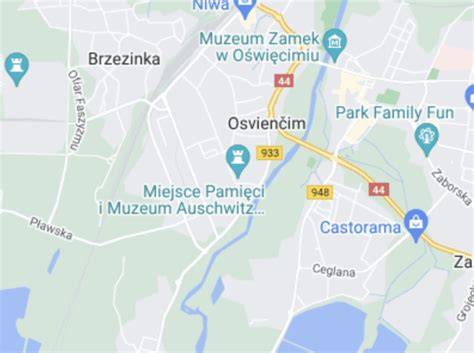 Mapa historických táborov Osvienčim a Birkenau, znázorňujúca rozloženie táborov a prívodné trate