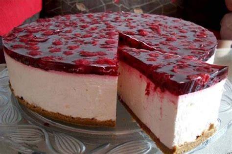 torta_lesne_ovocie_krém.jpg
