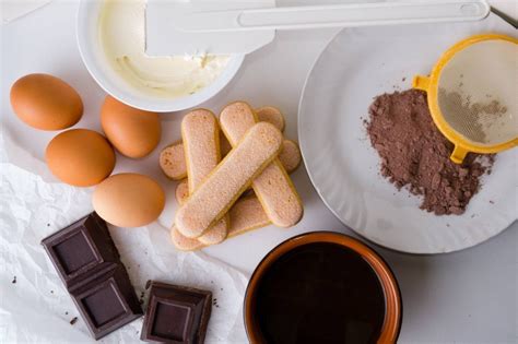 Suroviny na slivkové tiramisu