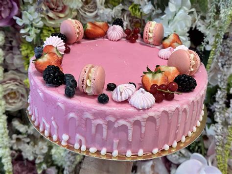 Torta zdobená marcipánom v pletenom vzore