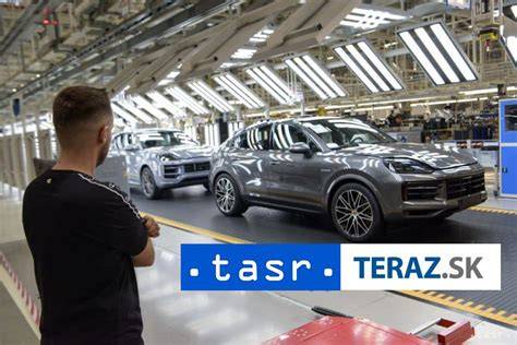 Infografika: prehľad kariérneho postupu v automobilovom priemysle a vzdelávacie centrá Auto-Impex